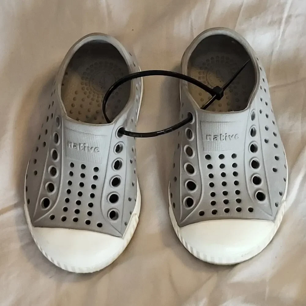 Native  Jefferson Slip-on Sneakers Shoes Kids Grey size C4